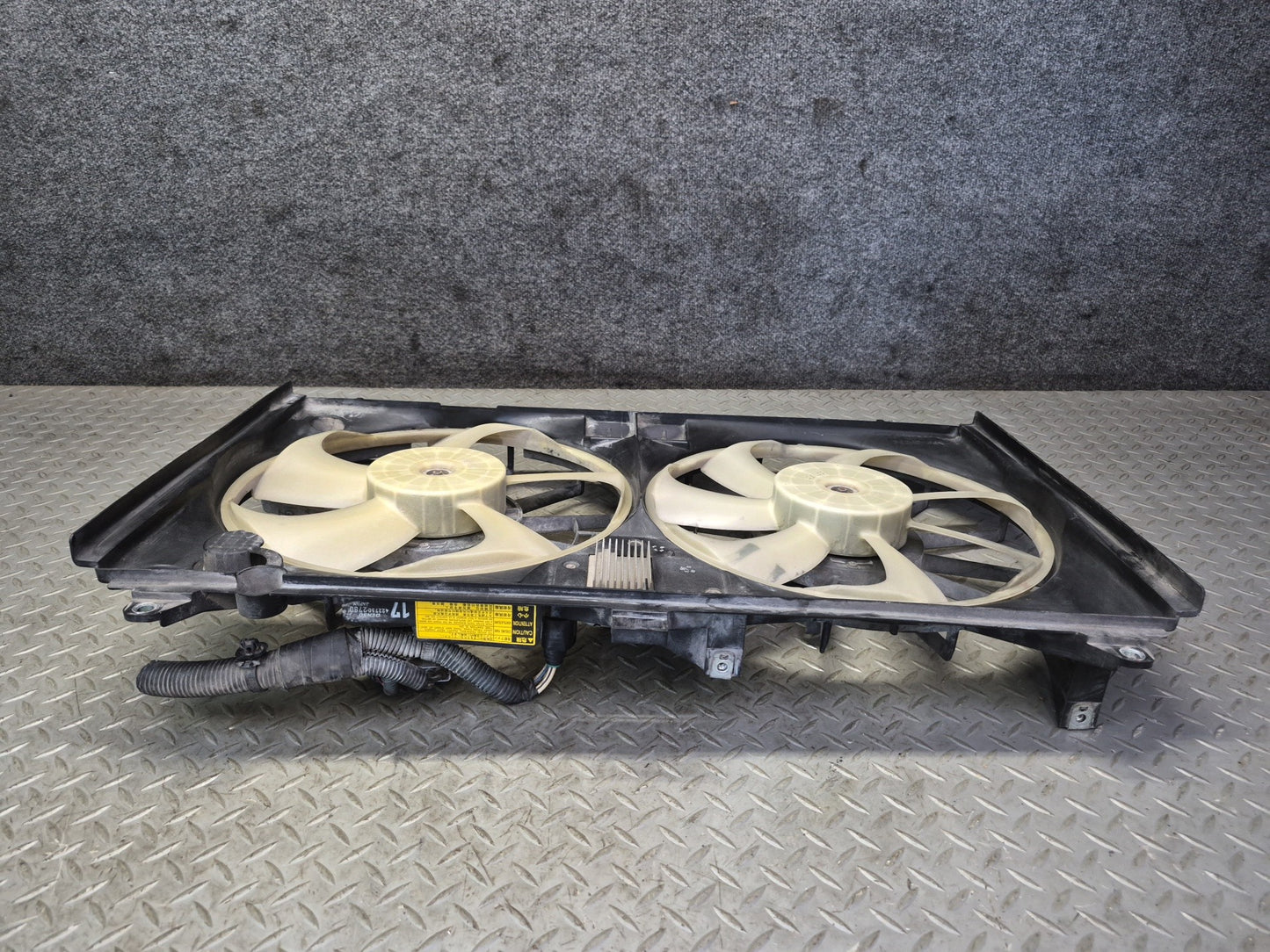 08-17 Lexus UVF46L LS600h LS460 AWD Engine Radiator Cooling Fan Shroud OEM