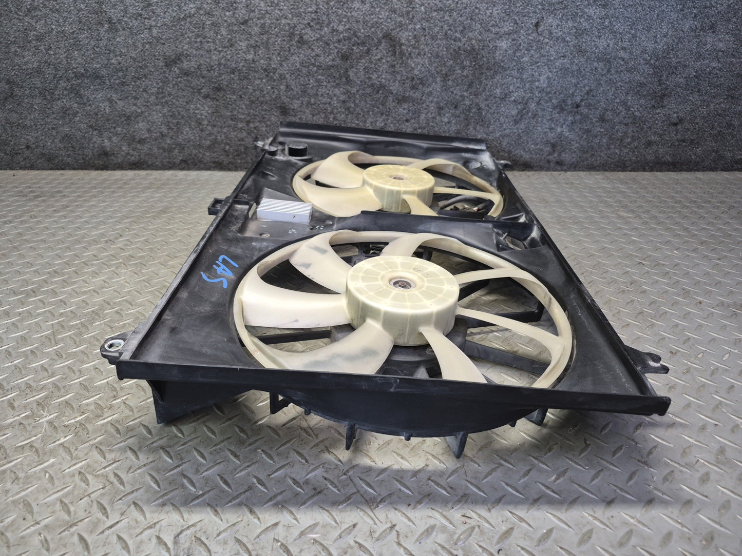 08-17 Lexus UVF46L LS600h LS460 AWD Engine Radiator Cooling Fan Shroud OEM