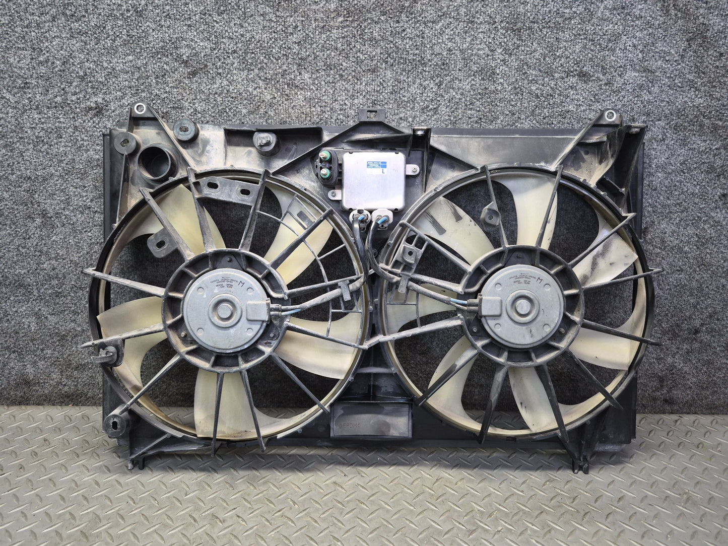 08-17 Lexus UVF46L LS600h LS460 AWD Engine Radiator Cooling Fan Shroud OEM