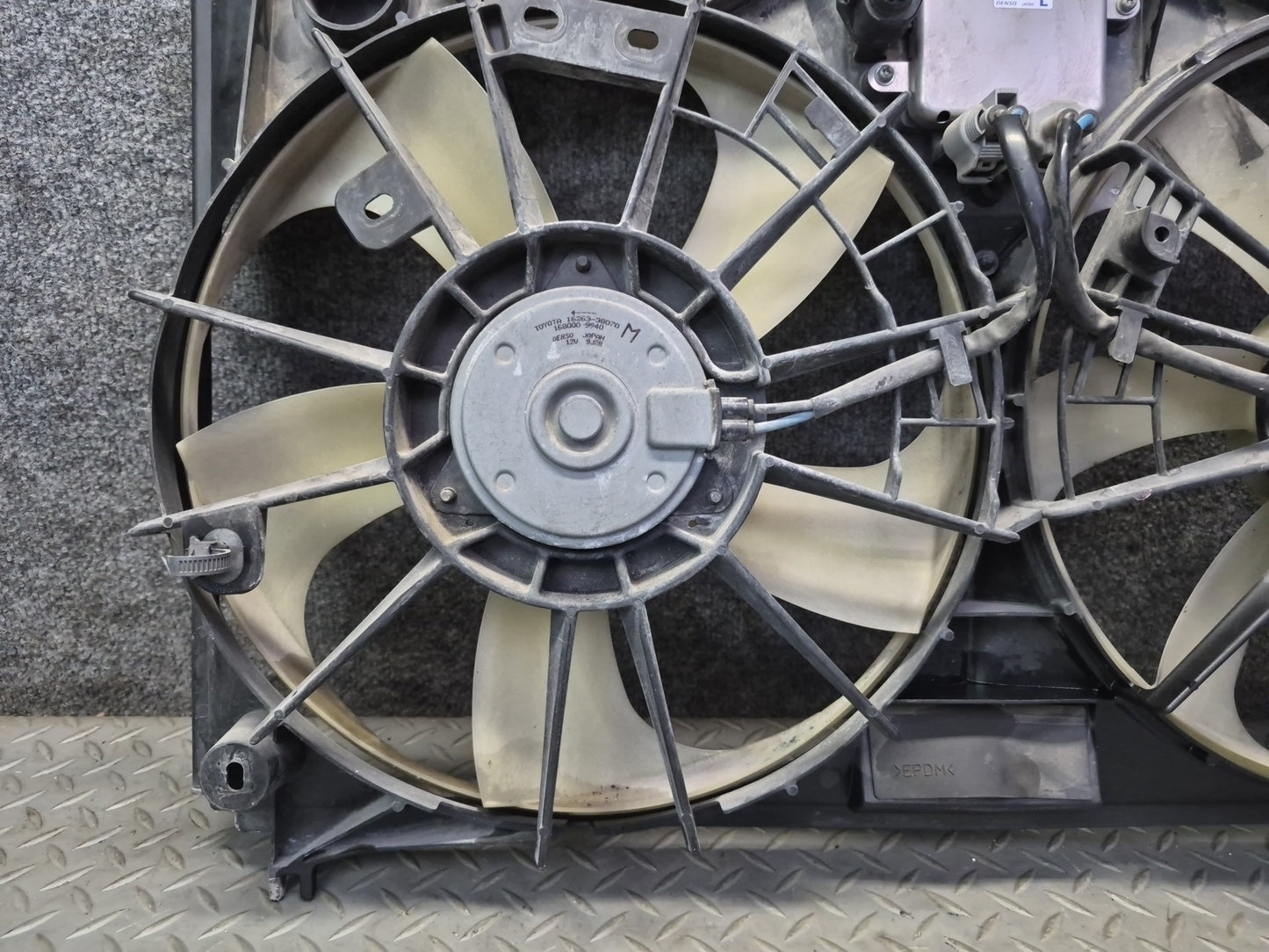 08-17 Lexus UVF46L LS600h LS460 AWD Engine Radiator Cooling Fan Shroud OEM
