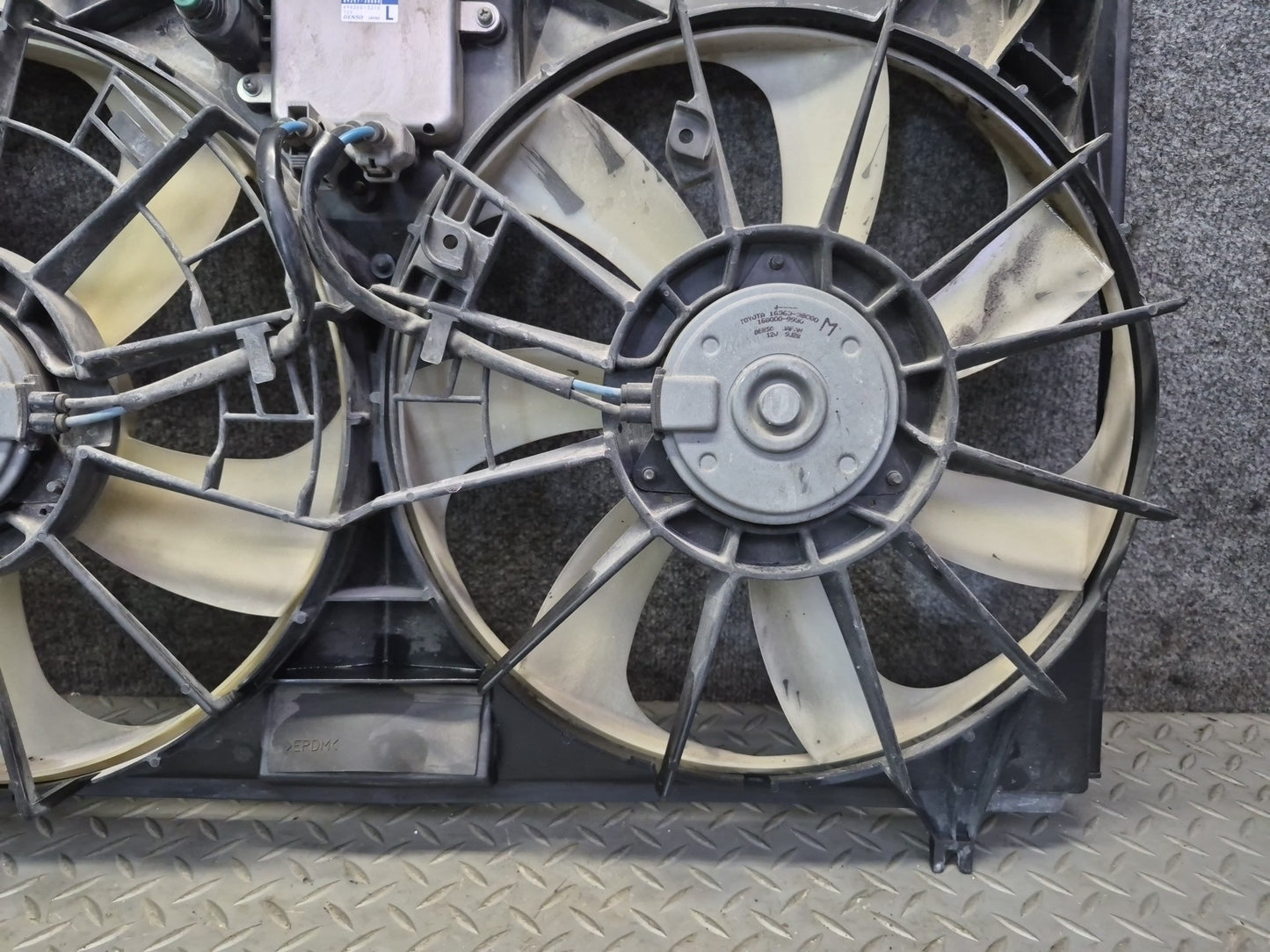 08-17 Lexus UVF46L LS600h LS460 AWD Engine Radiator Cooling Fan Shroud OEM