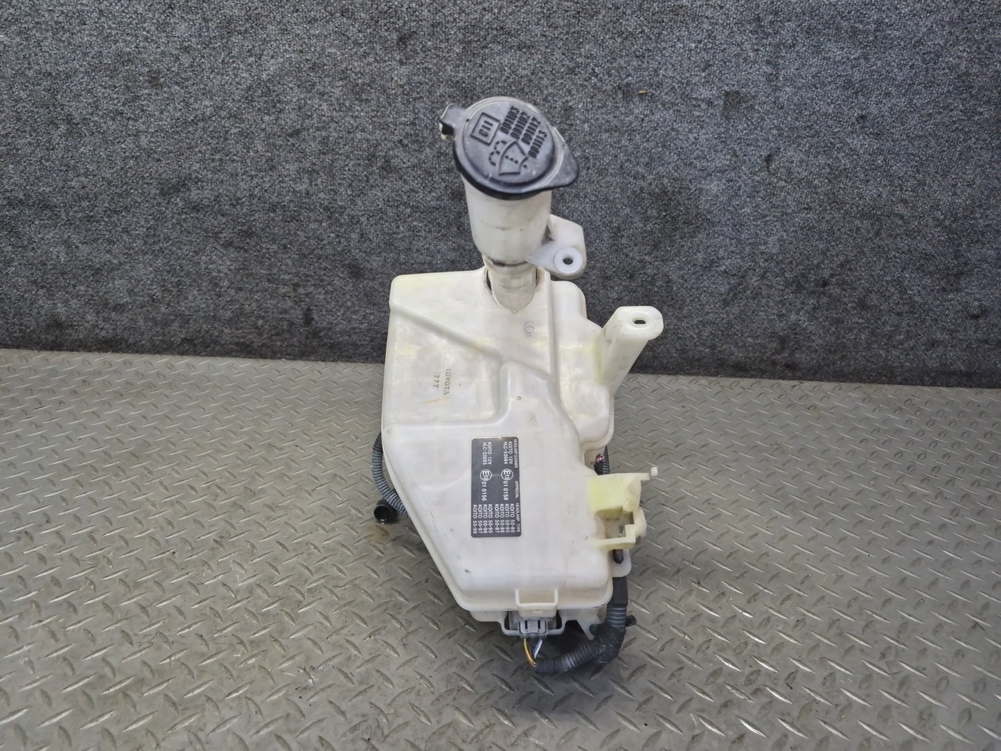 07-12 Lexus UVF46L LS600h LS460 Windshield Washer Reservoir Tank w Pump OEM