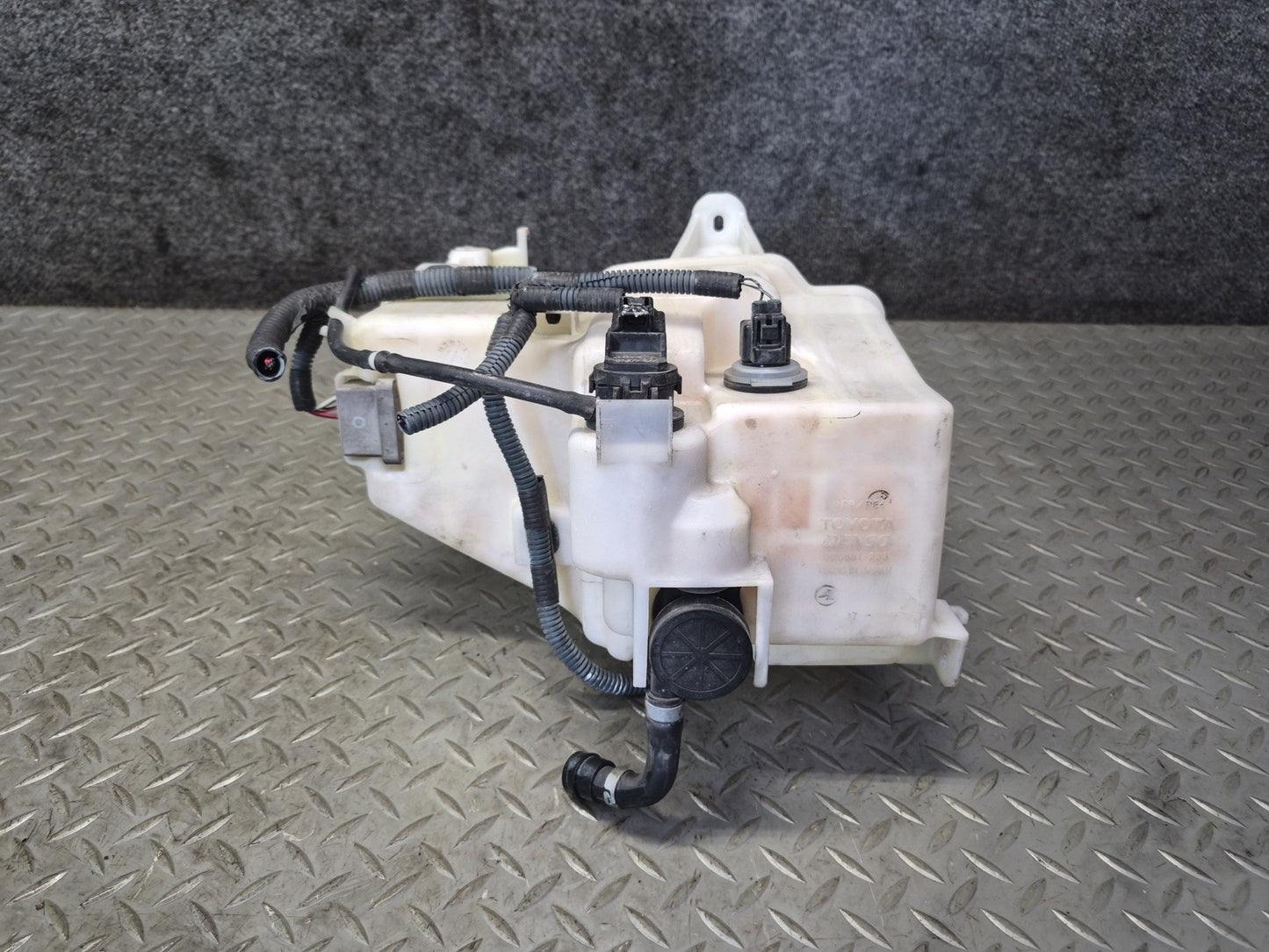 07-12 Lexus UVF46L LS600h LS460 Windshield Washer Reservoir Tank w Pump OEM