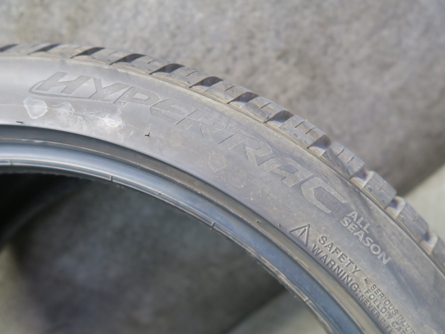 Set of 2 Vredestein Hypertrac A/S Tire 275/35 R19 96Y 3824 9/32 10/32 Tread