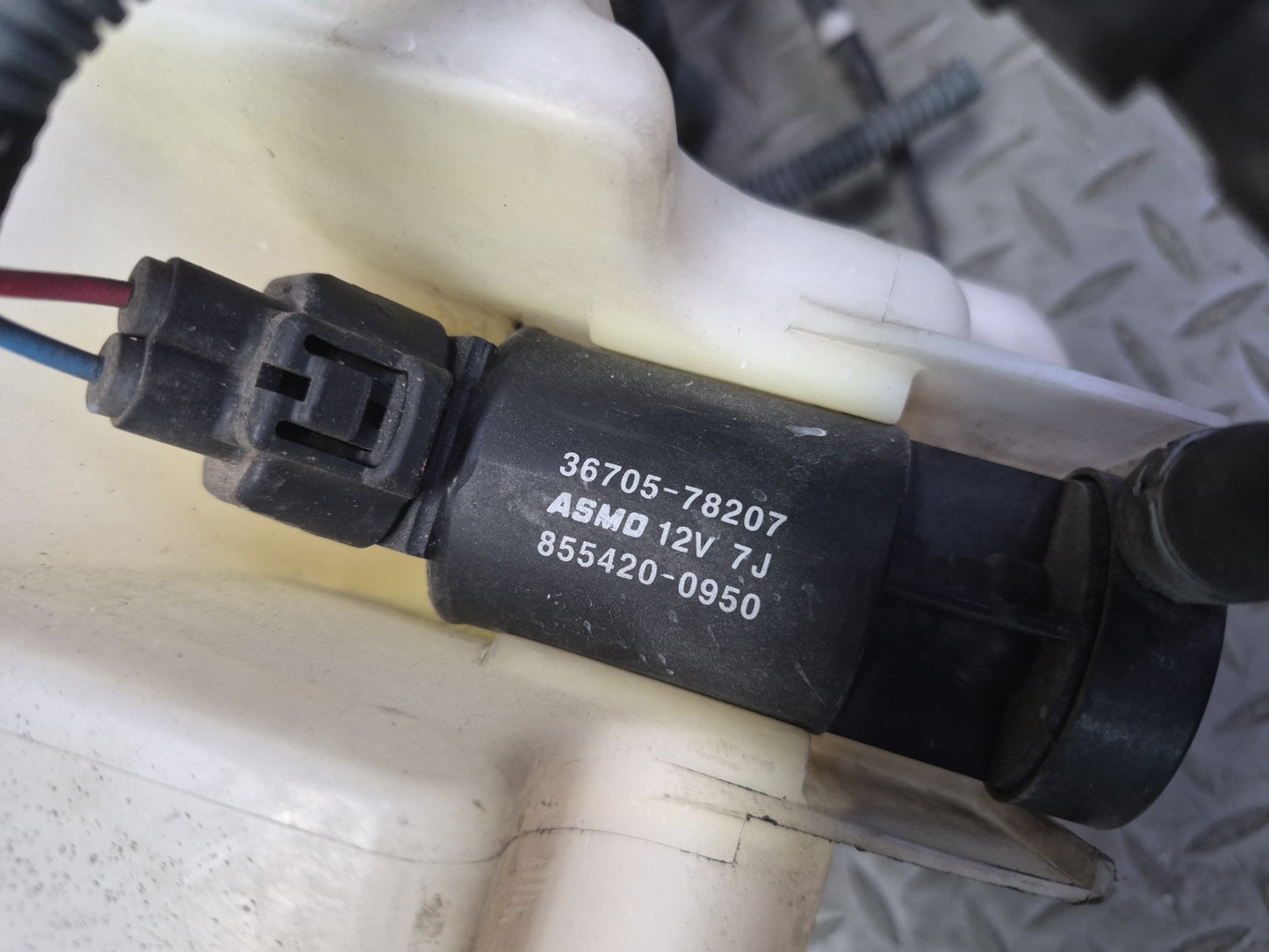 07-12 Lexus UVF46L LS600h LS460 Windshield Washer Reservoir Tank w Pump OEM