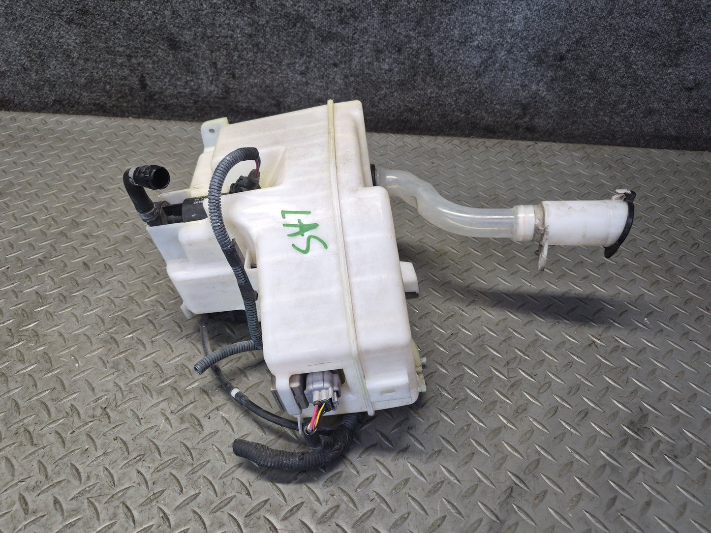 07-12 Lexus UVF46L LS600h LS460 Windshield Washer Reservoir Tank w Pump OEM