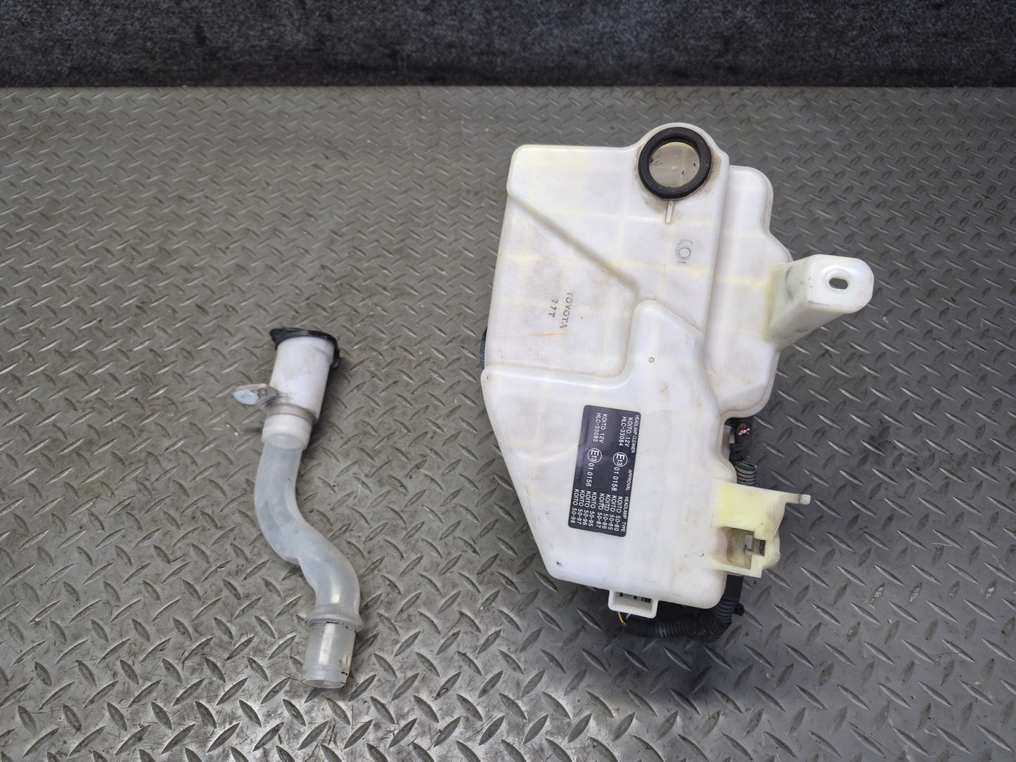 07-12 Lexus UVF46L LS600h LS460 Windshield Washer Reservoir Tank w Pump OEM