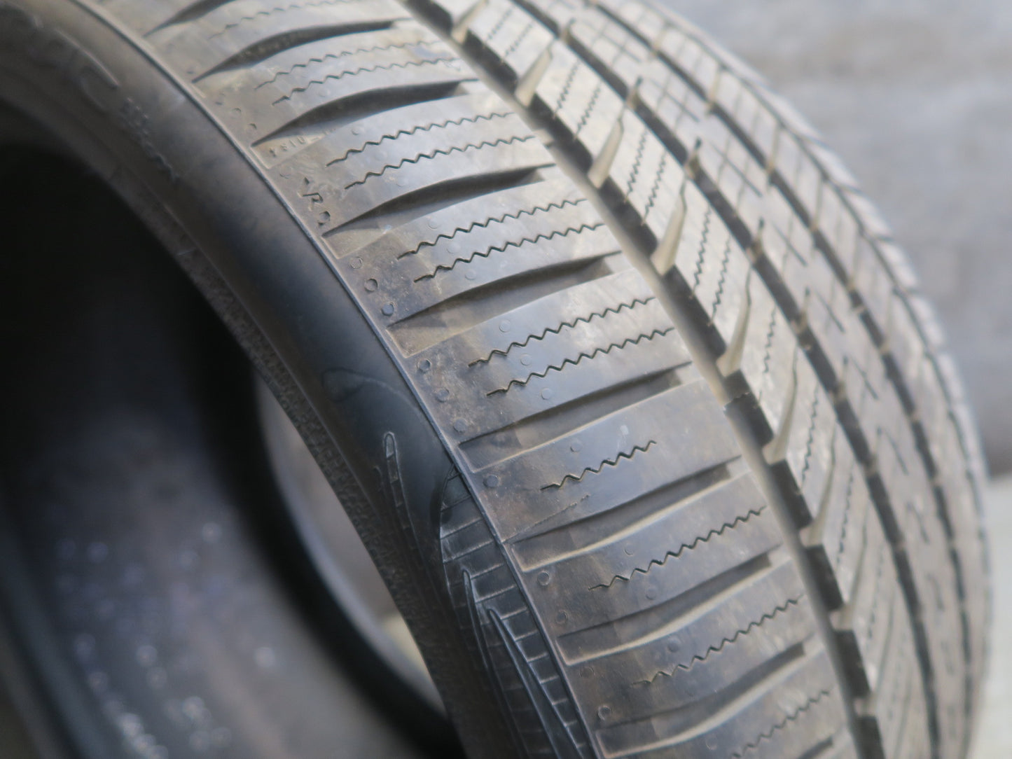 Set of 2 Vredestein Hypertrac A/S Tire 275/35 R19 96Y 3824 9/32 10/32 Tread