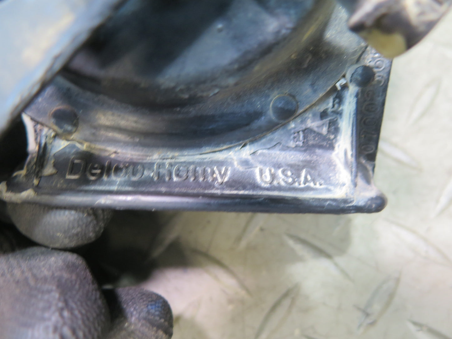 84-96 Chevrolet Corvette C4 A  Note Horn Signal OEM