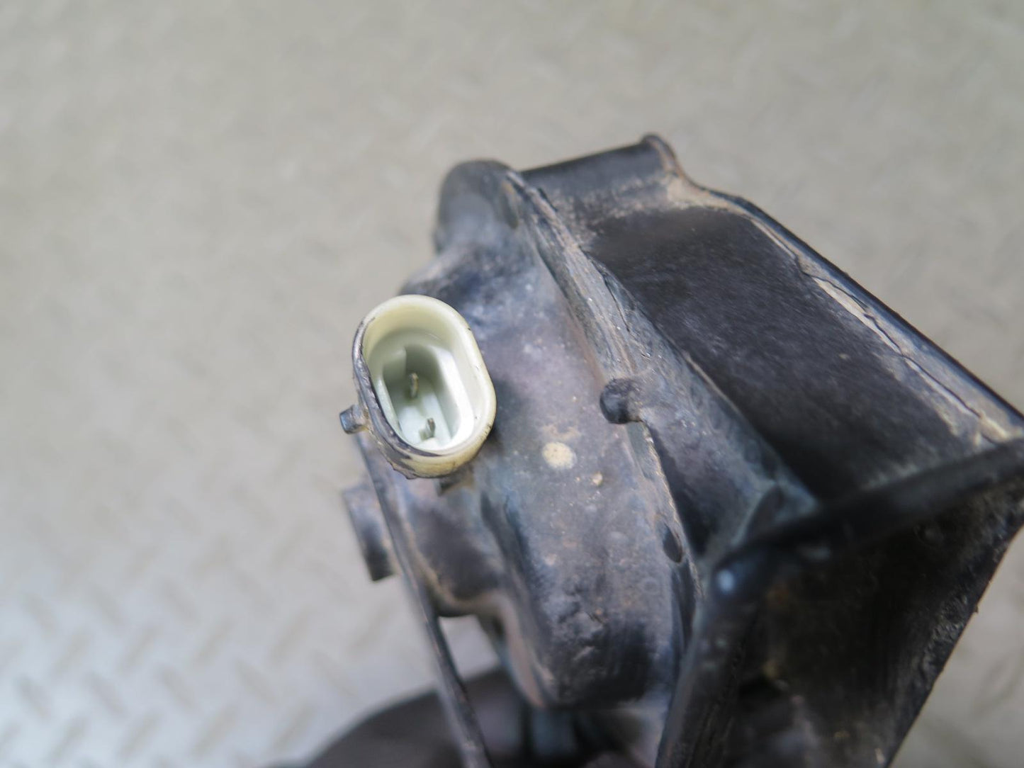 84-96 Chevrolet Corvette C4 A  Note Horn Signal OEM