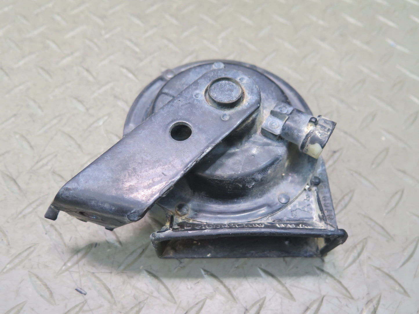 84-96 Chevrolet Corvette C4 A  Note Horn Signal OEM