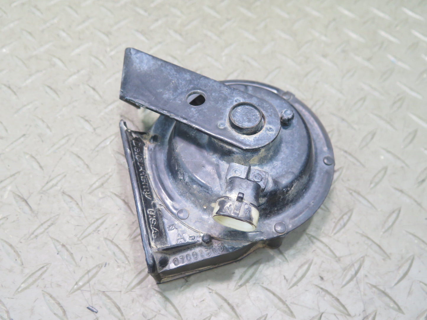84-96 Chevrolet Corvette C4 A  Note Horn Signal OEM