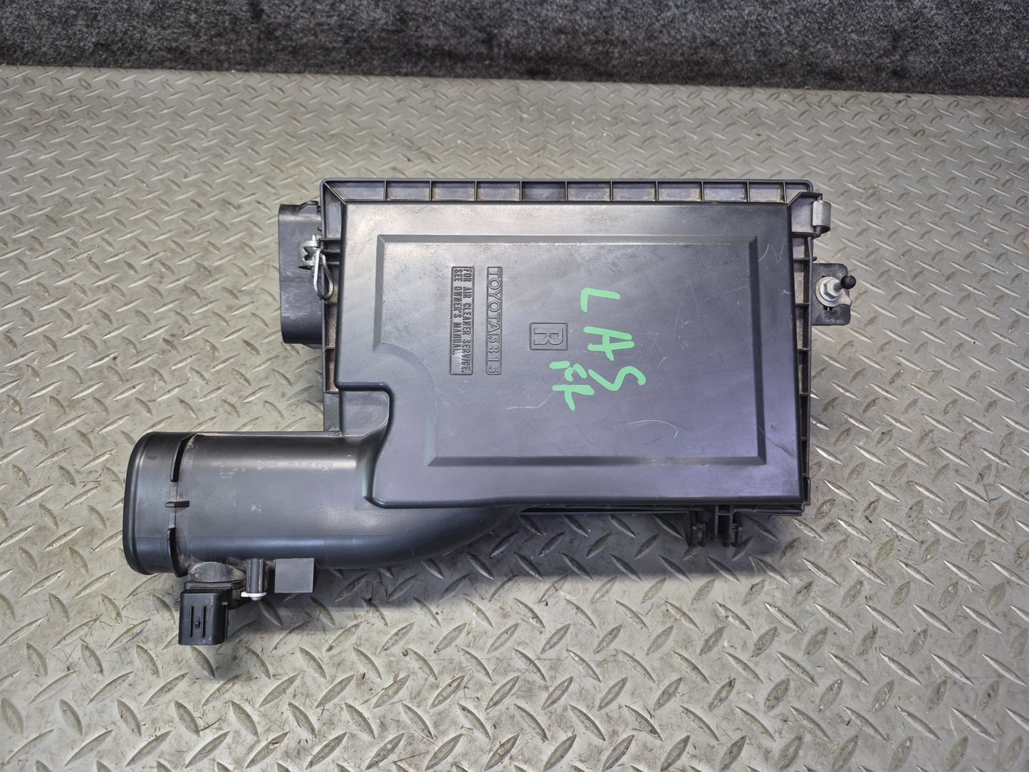 07-12 Lexus UVF46L LS600h LS460 Right Air Intake Cleaner Filter Box w MAF Sensor