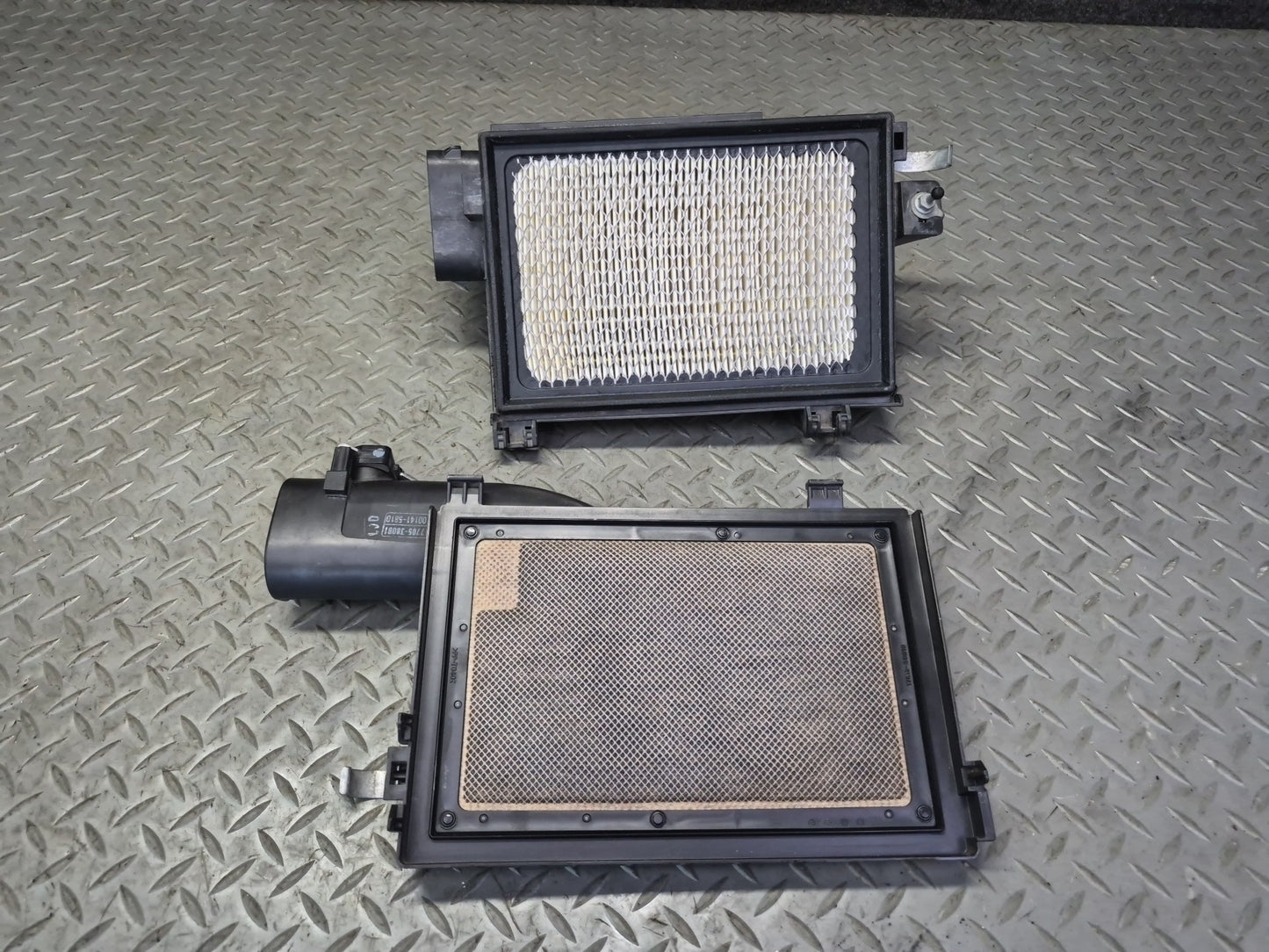 07-12 Lexus UVF46L LS600h LS460 Right Air Intake Cleaner Filter Box w MAF Sensor