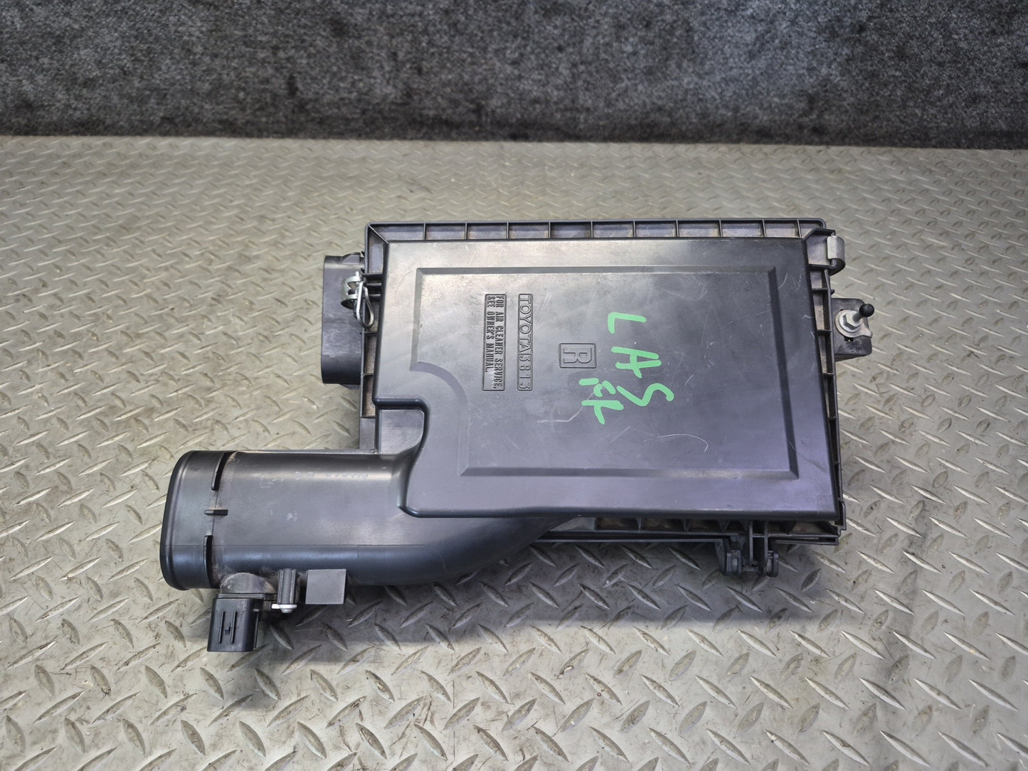 07-12 Lexus UVF46L LS600h LS460 Right Air Intake Cleaner Filter Box w MAF Sensor
