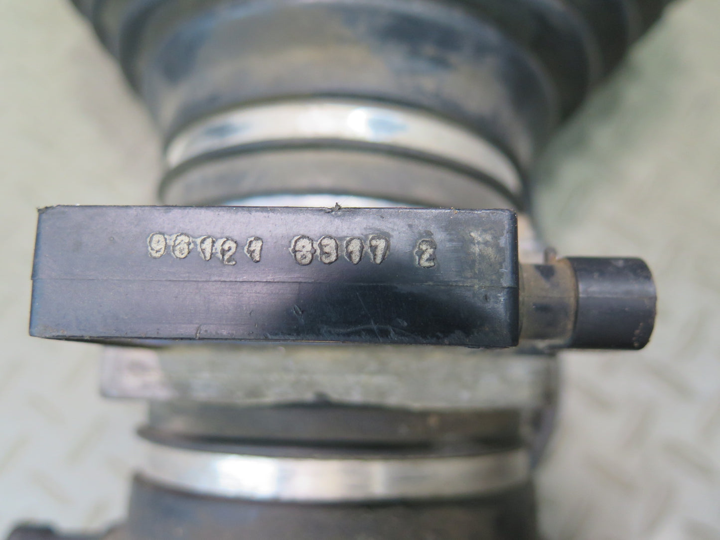 94-96 Chevrolet Corvette C4 Mass Air Flow Meter MAF Sensor w Air Ducts OEM