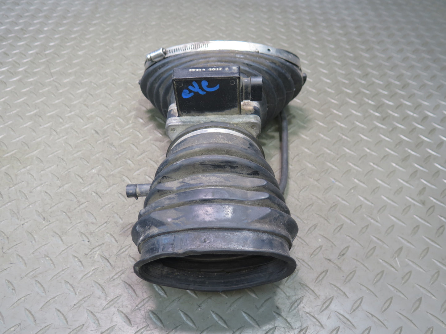 94-96 Chevrolet Corvette C4 Mass Air Flow Meter MAF Sensor w Air Ducts OEM
