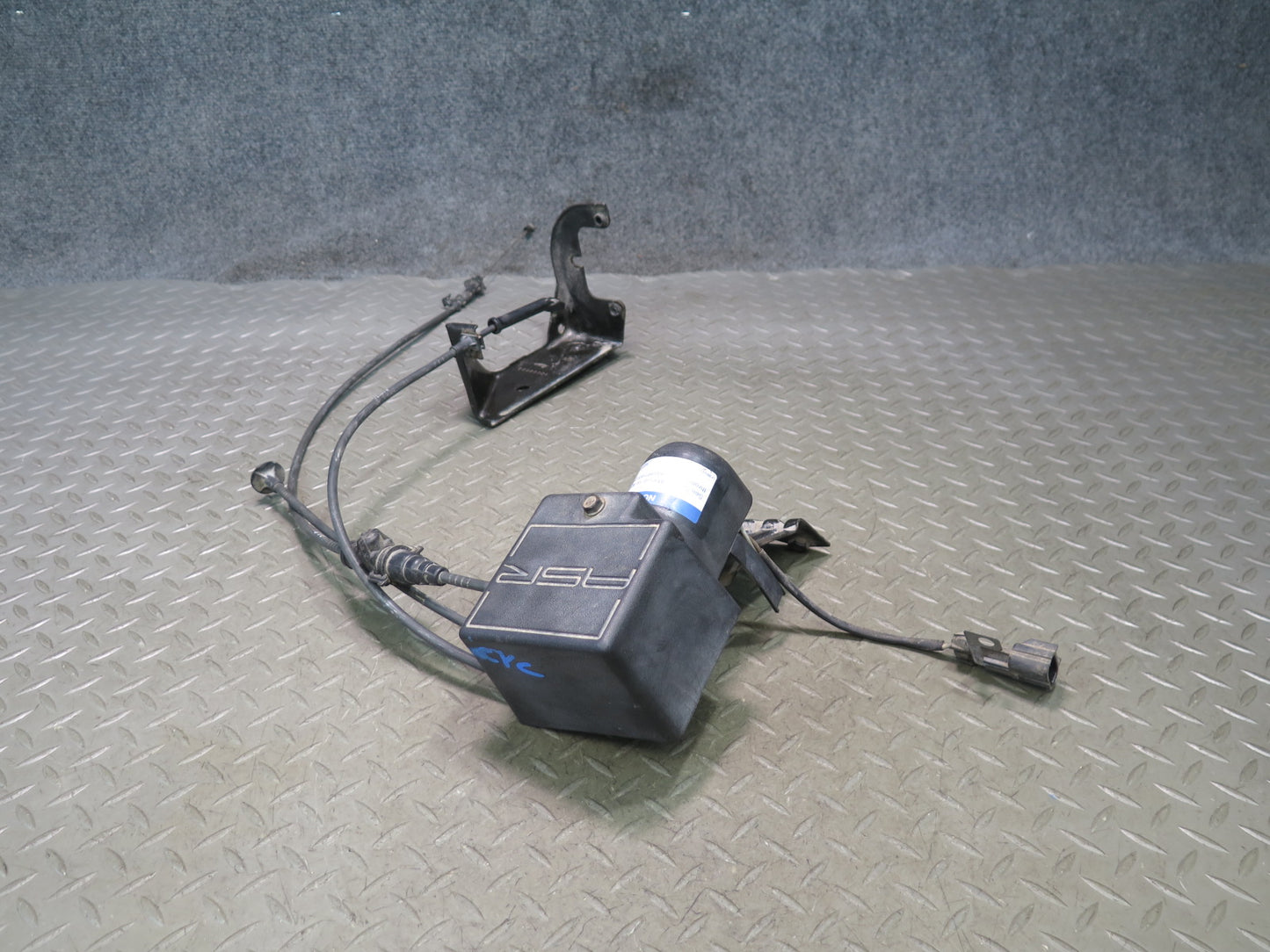 94-96 Chevrolet Corvette C4 Cruise Control Motor w Cables OEM