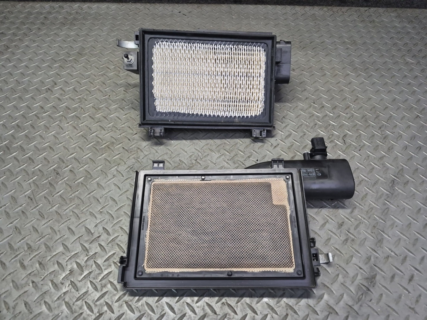 07-12 Lexus UVF46L LS600h LS460 Left Air Intake Cleaner Filter Box w MAF Sensor
