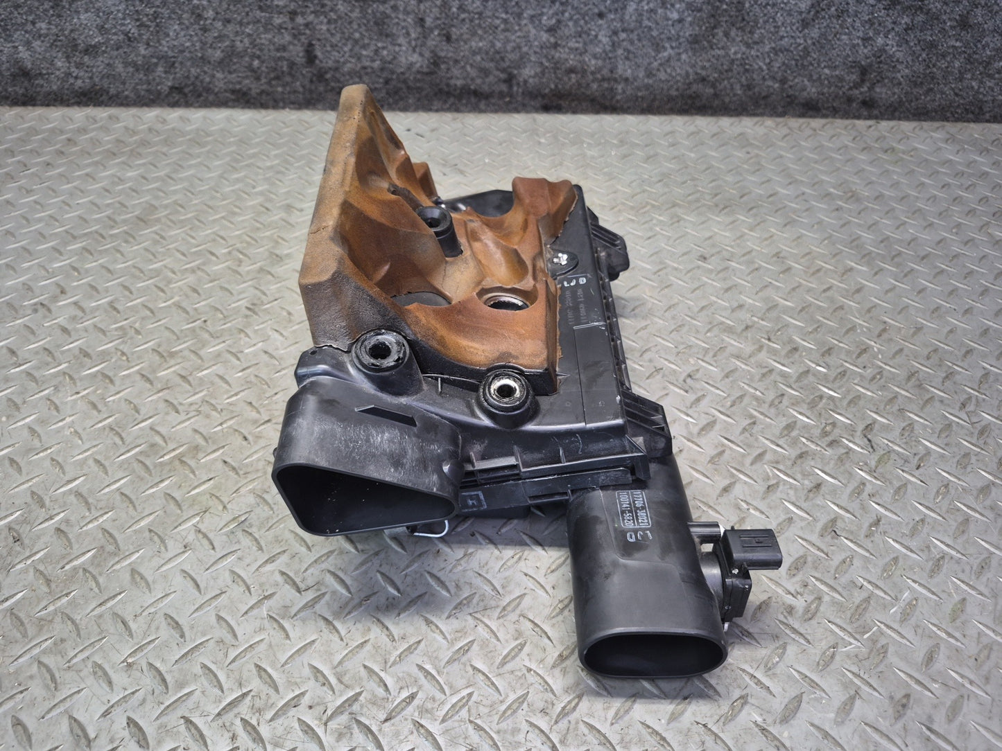 07-12 Lexus UVF46L LS600h LS460 Left Air Intake Cleaner Filter Box w MAF Sensor