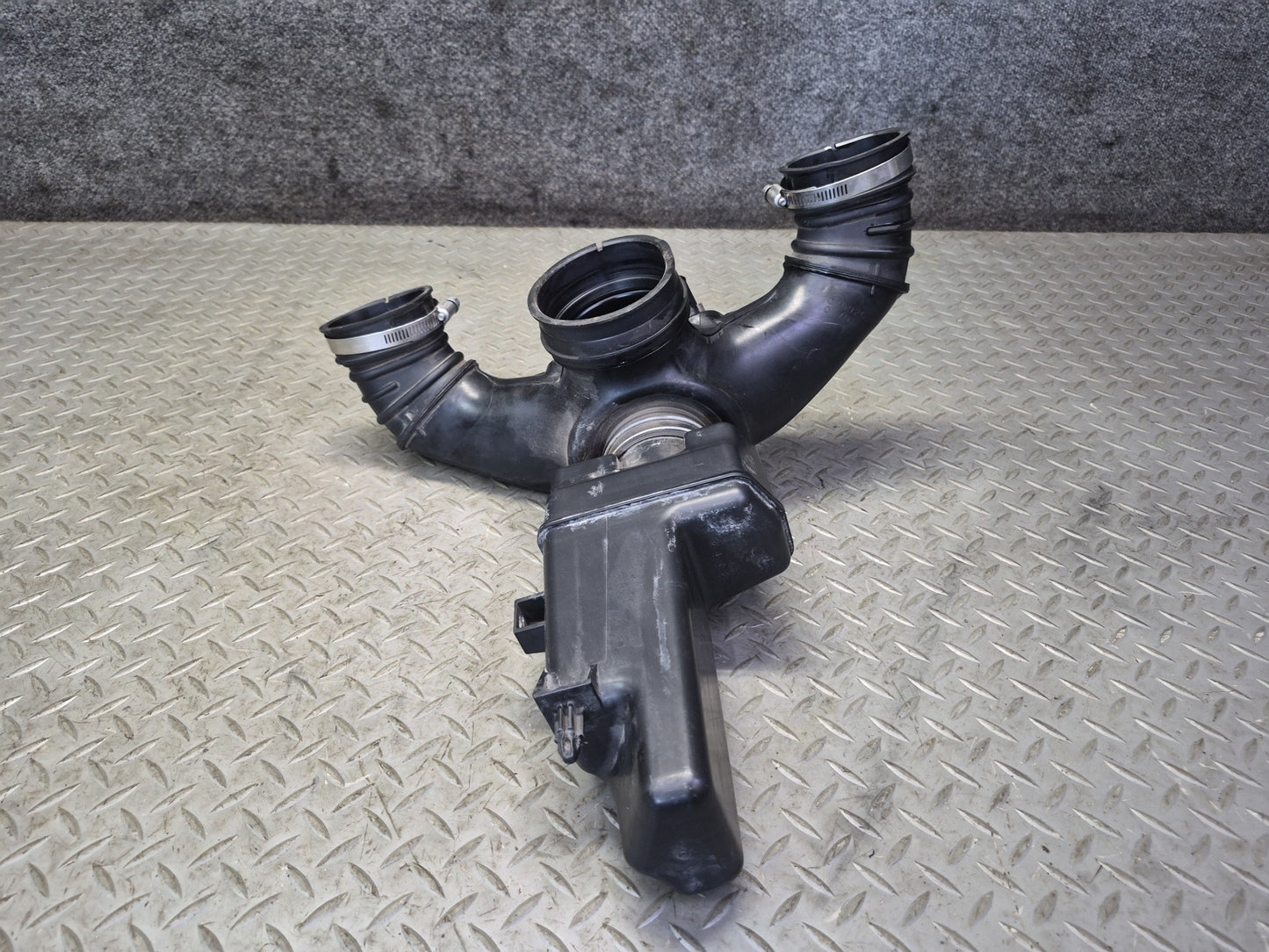 07-12 Lexus UVF46L LS600h LS460 Air Intake Cleaner Resonator Duct Hose Pipe OEM
