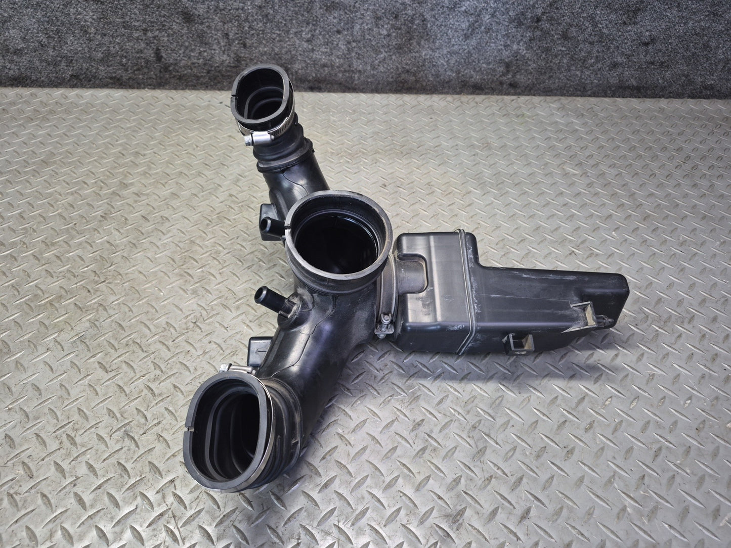 07-12 Lexus UVF46L LS600h LS460 Air Intake Cleaner Resonator Duct Hose Pipe OEM