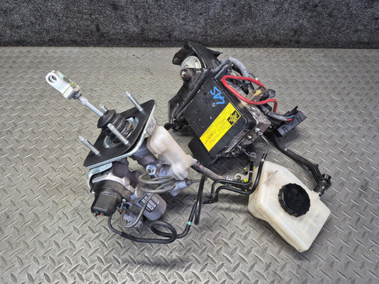 07-17 Lexus UVF46L LS600h LS460 Anti Lock ABS Pump w Brake Master Cylinder OEM