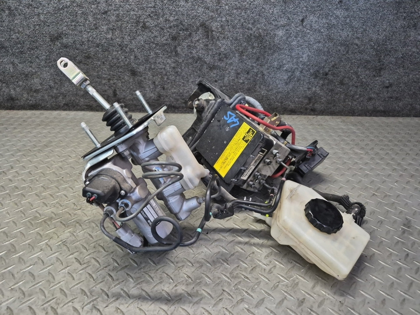 07-17 Lexus UVF46L LS600h LS460 Anti Lock ABS Pump w Brake Master Cylinder OEM