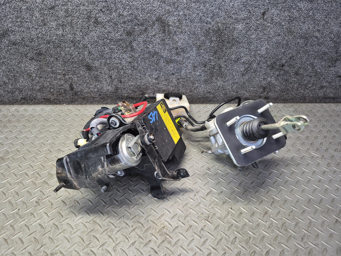 07-17 Lexus UVF46L LS600h LS460 Anti Lock ABS Pump w Brake Master Cylinder OEM