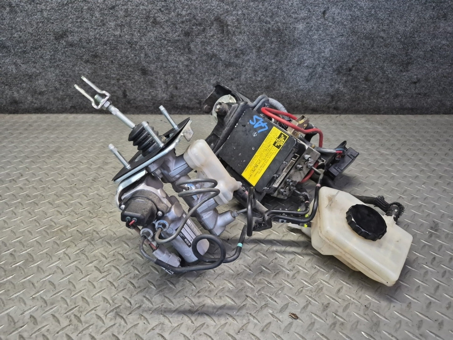 07-17 Lexus UVF46L LS600h LS460 Anti Lock ABS Pump w Brake Master Cylinder OEM