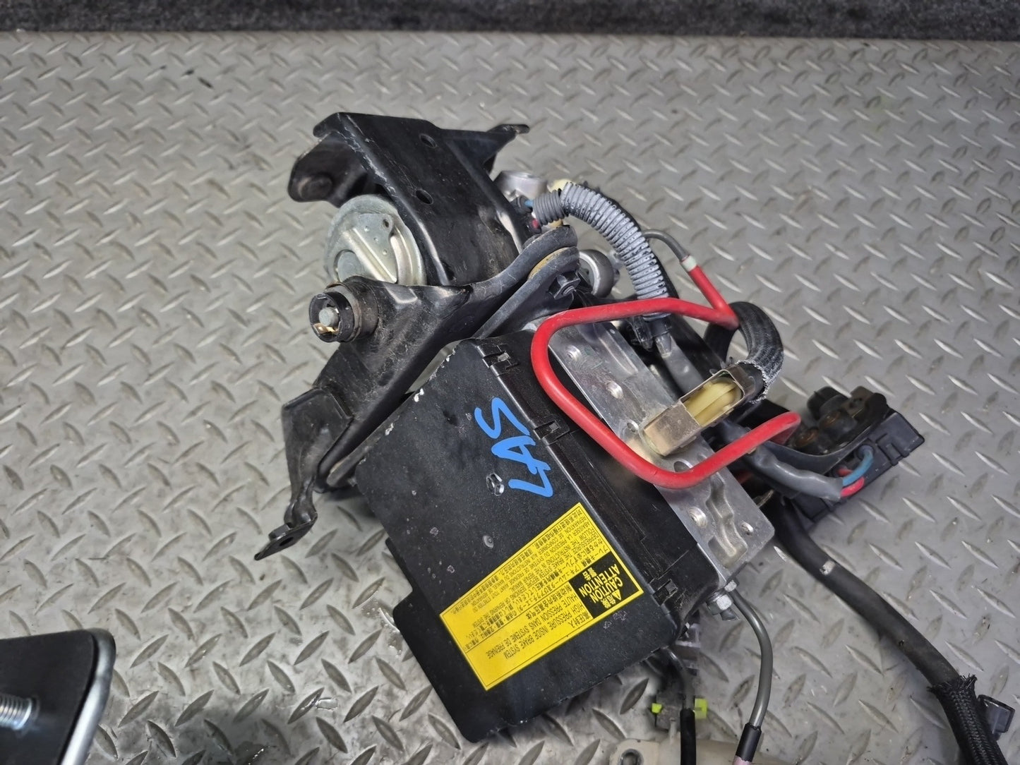 07-17 Lexus UVF46L LS600h LS460 Anti Lock ABS Pump w Brake Master Cylinder OEM