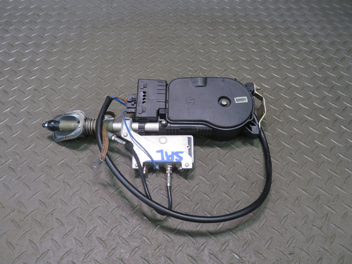 94-02 Mercedes R129 SL500 SL600 Power Radio Antenna Assembly OEM