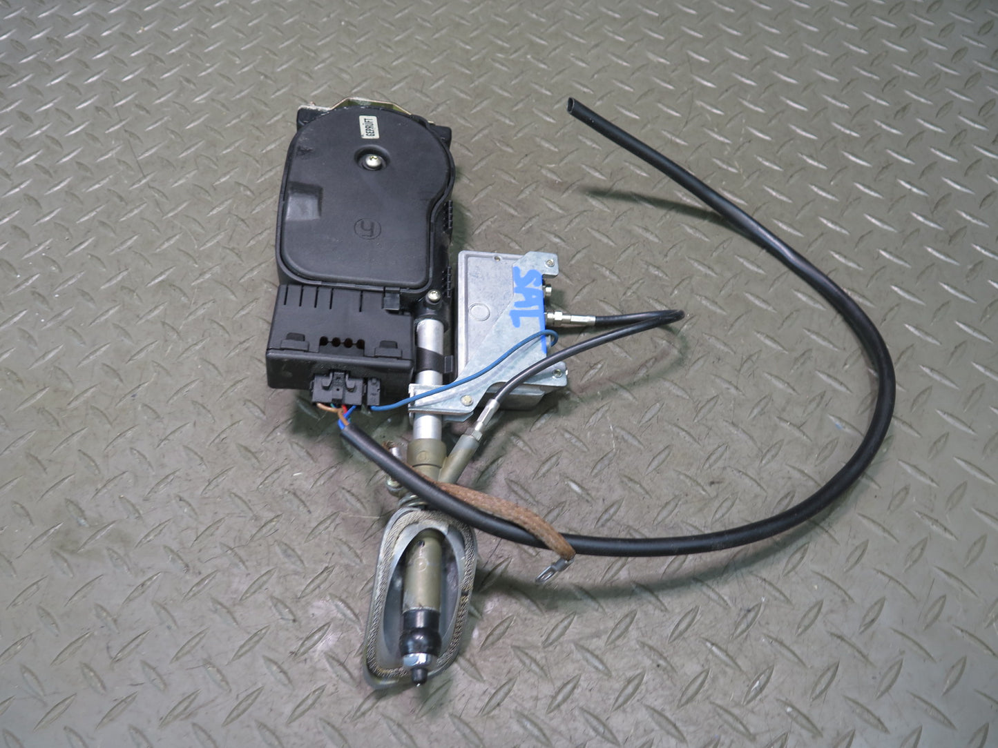 94-02 Mercedes R129 SL500 SL600 Power Radio Antenna Assembly OEM