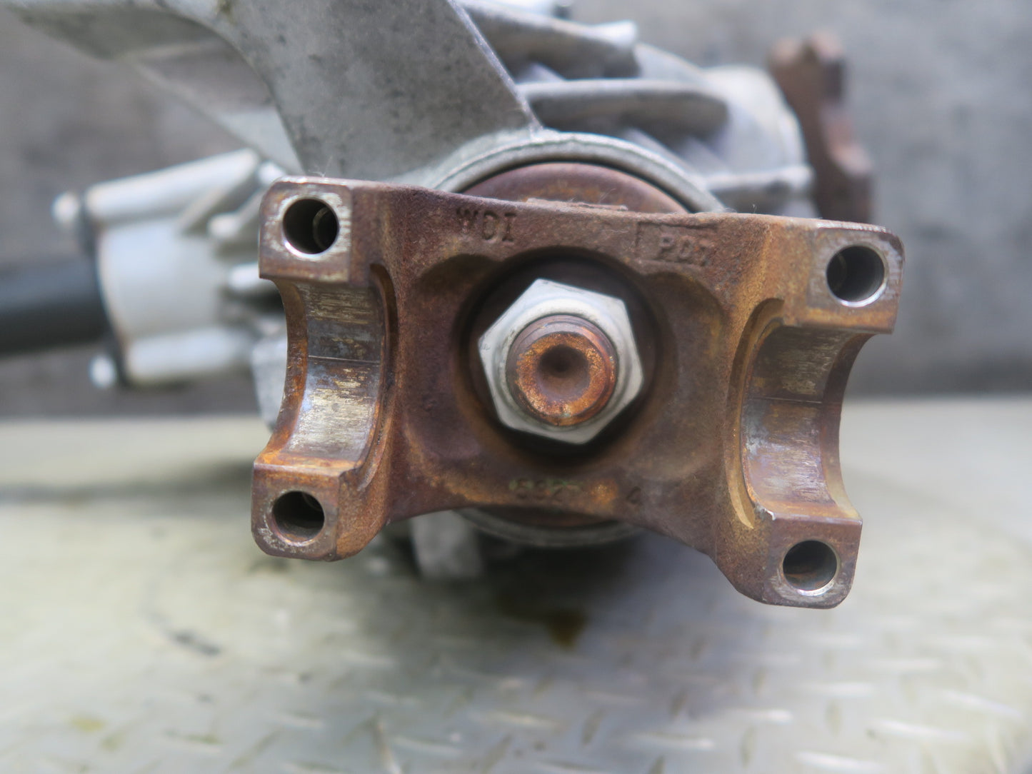 2003-2007 Hummer H2 4WD 4x4 Front Differential Carrier 4.10 Ratio