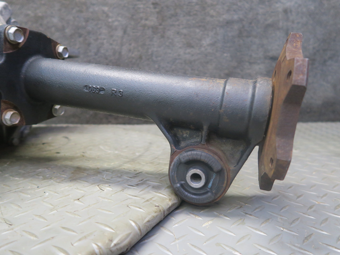 2003-2007 Hummer H2 4WD 4x4 Front Differential Carrier 4.10 Ratio