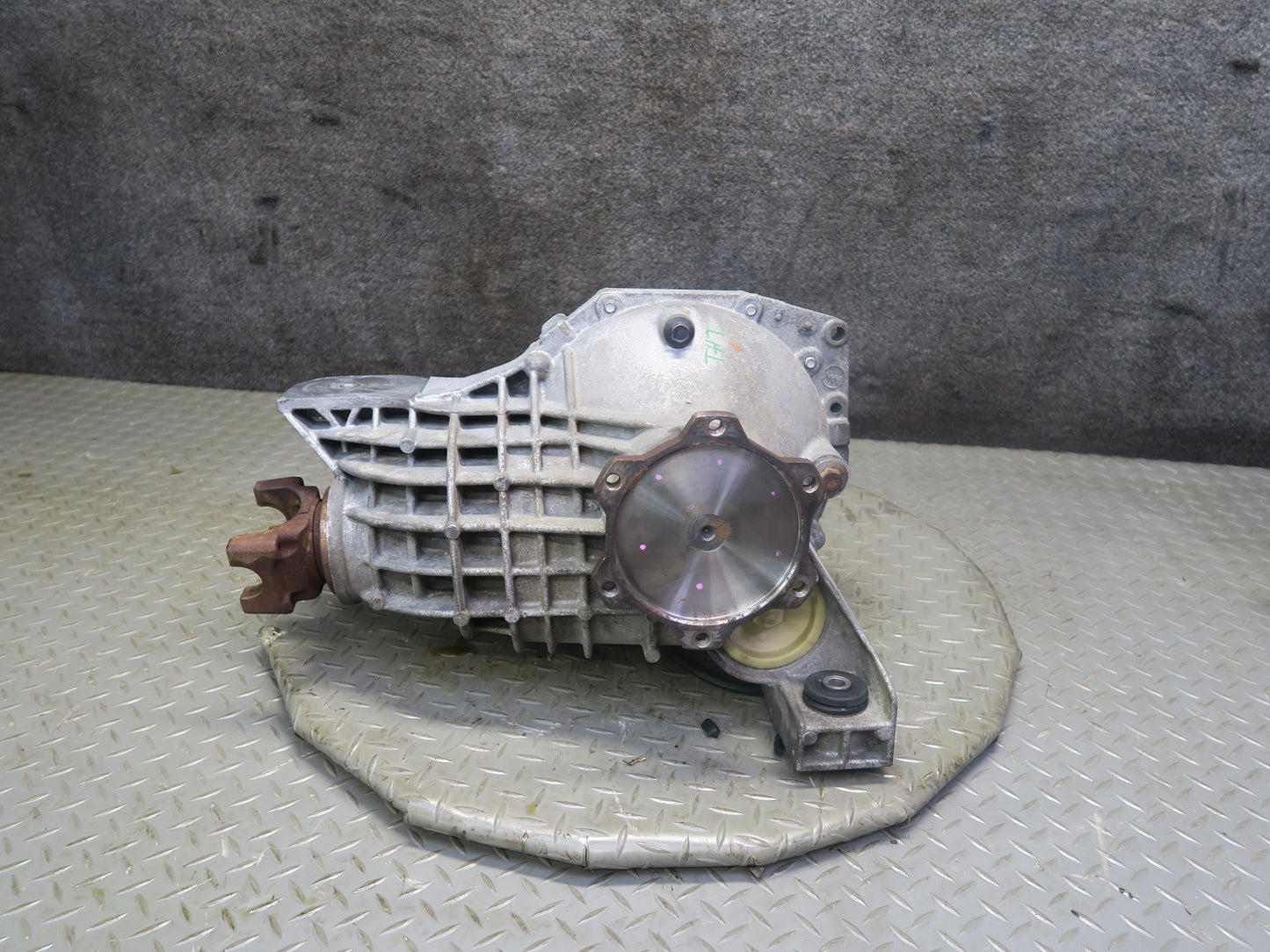 2003-2007 Hummer H2 4WD 4x4 Front Differential Carrier 4.10 Ratio