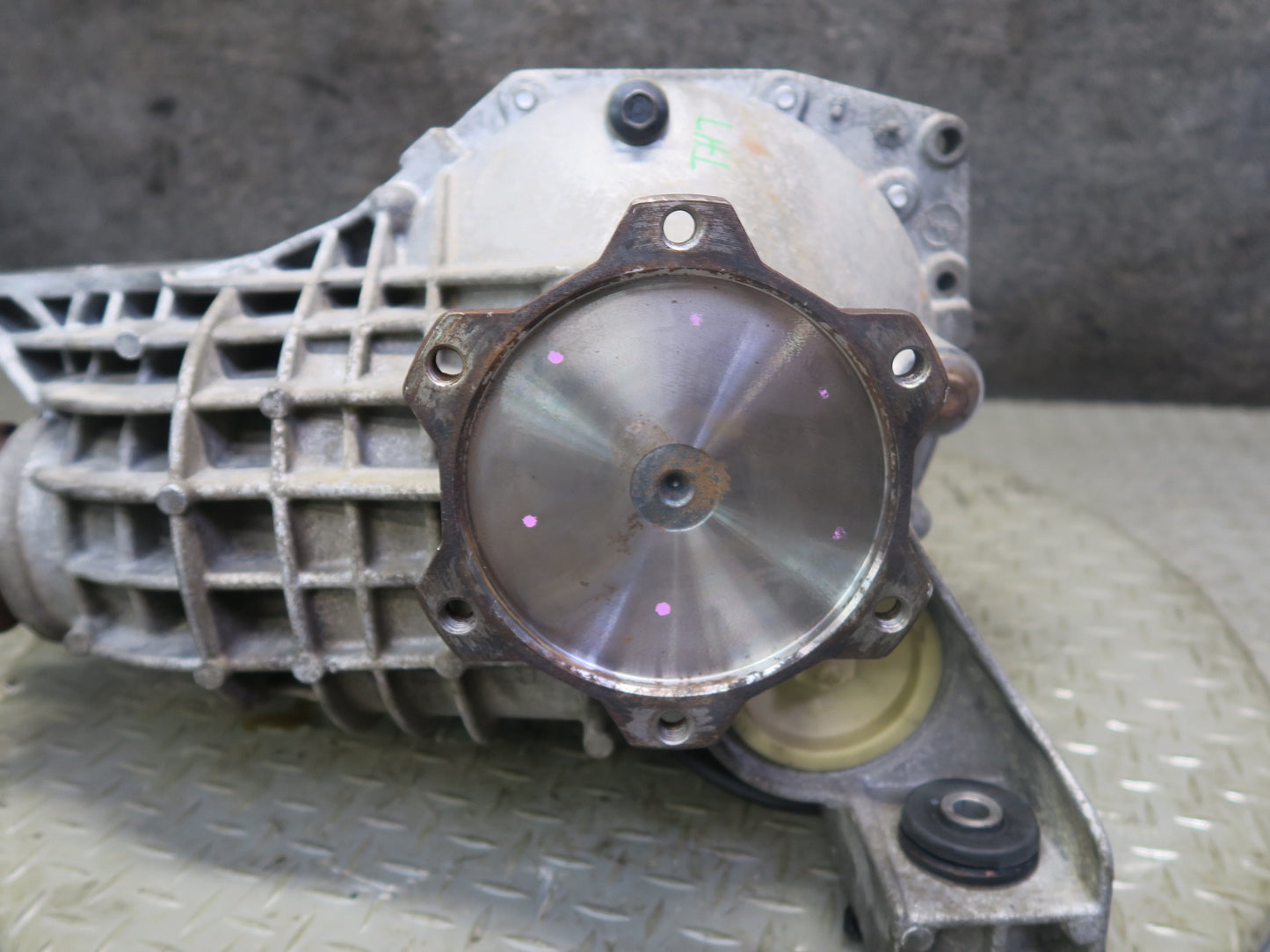 2003-2007 Hummer H2 4WD 4x4 Front Differential Carrier 4.10 Ratio