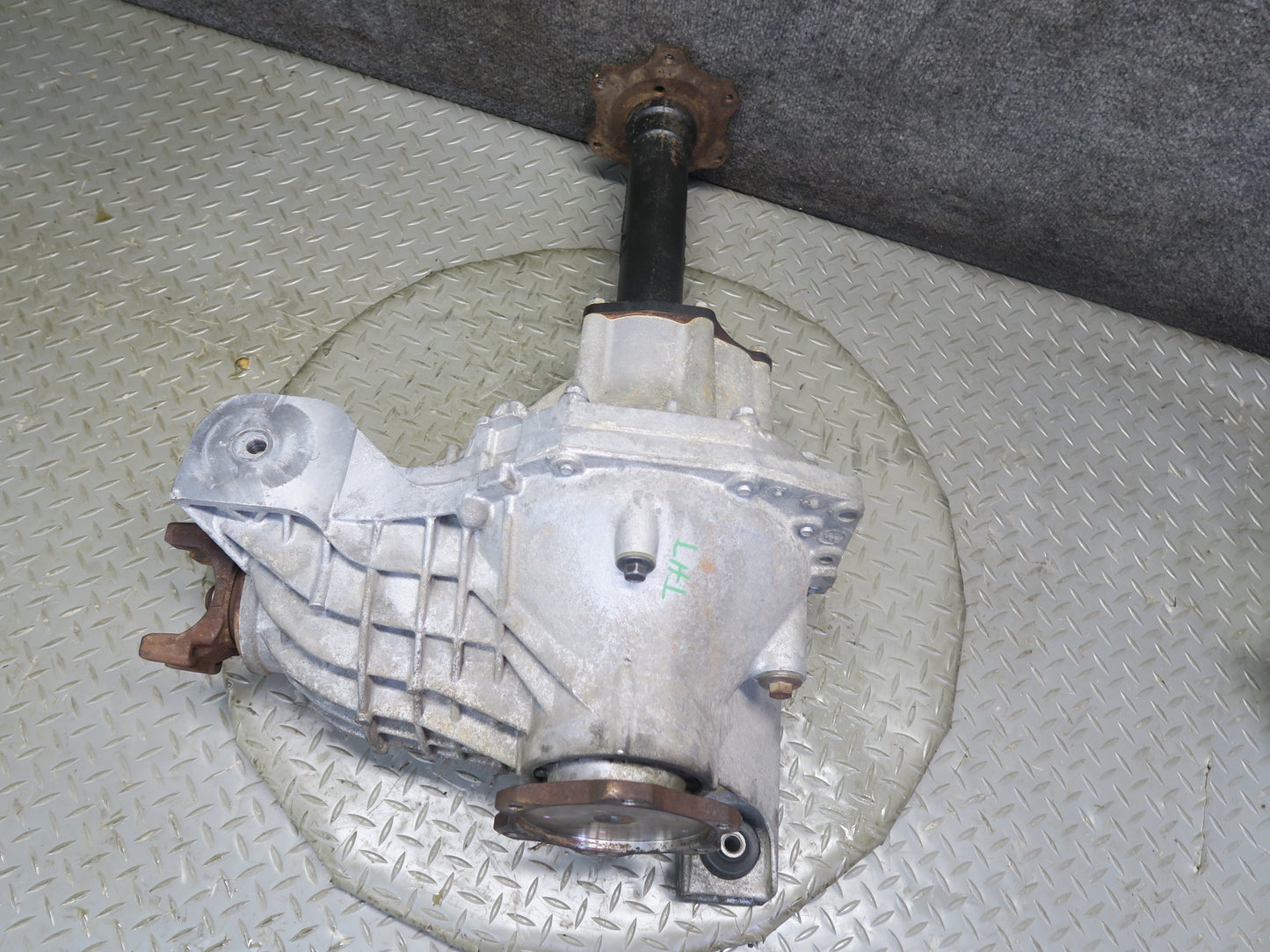 2003-2007 Hummer H2 4WD 4x4 Front Differential Carrier 4.10 Ratio