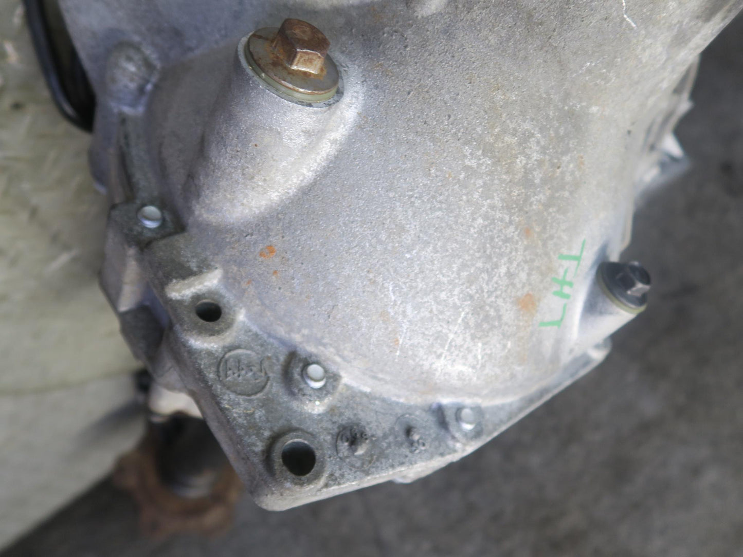 2003-2007 Hummer H2 4WD 4x4 Front Differential Carrier 4.10 Ratio