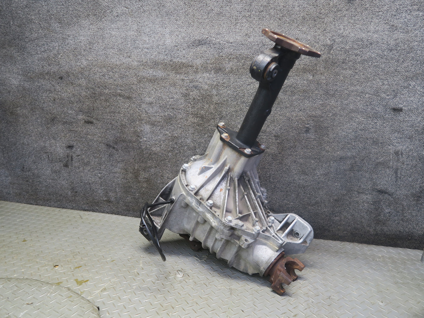 2003-2007 Hummer H2 4WD 4x4 Front Differential Carrier 4.10 Ratio