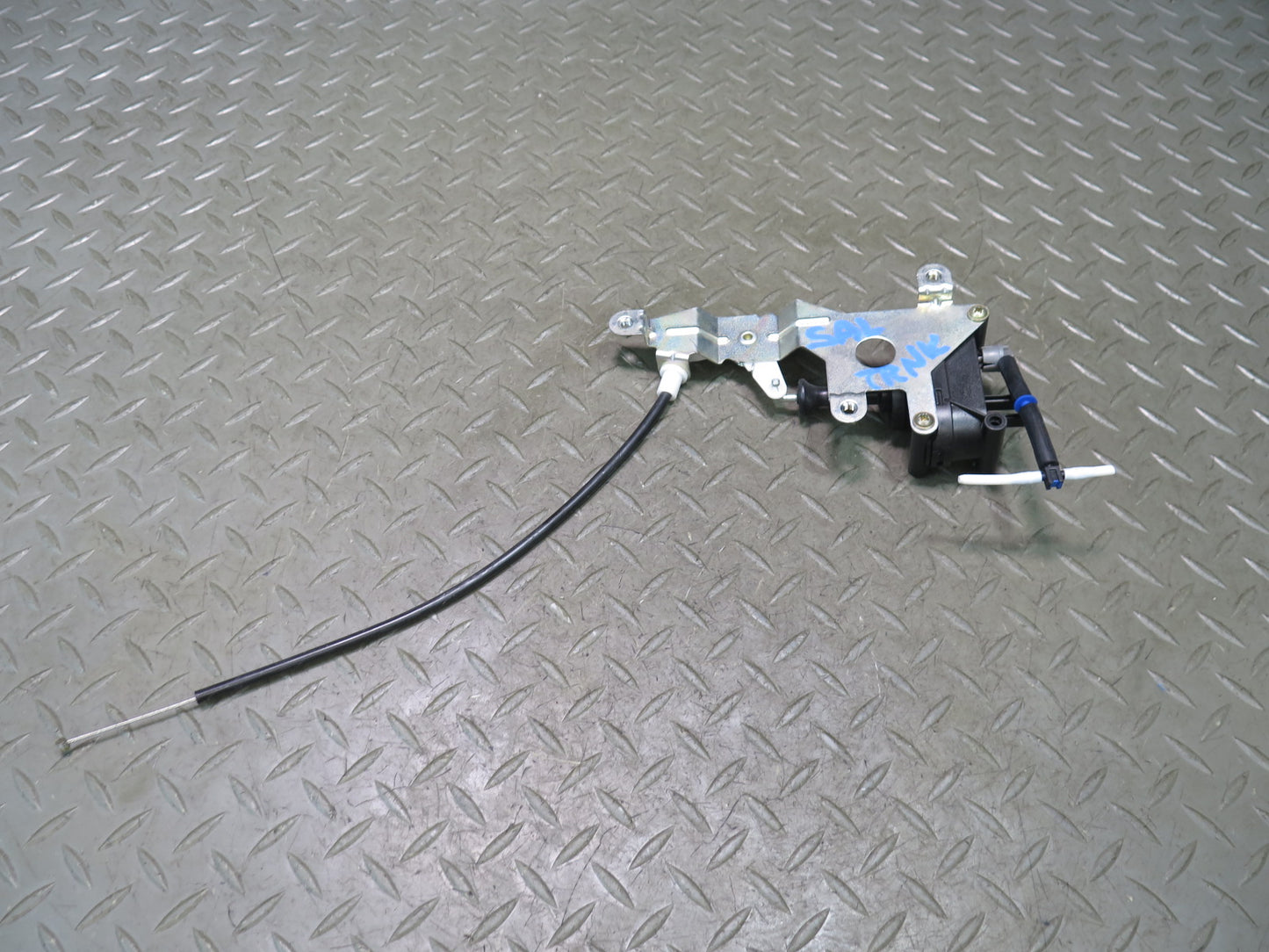 94-02 Mercedes R129 SL500 SL600 Rear Trunk Lid Lock Latch Actuator OEM