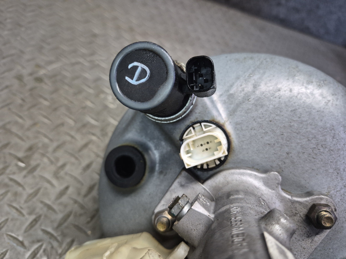 98-02 Mercedes R129 Sl-class Brake Master Cylinder Booster Fluid Reservoir OEM