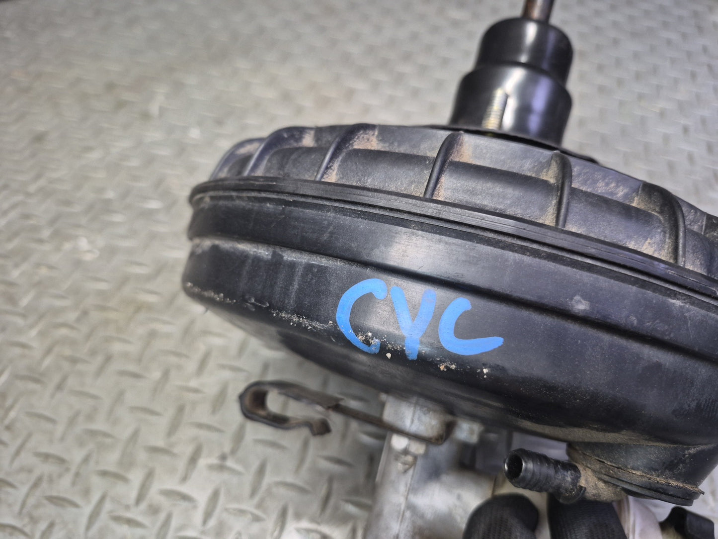 1996 Chevrolet Corvette C4 A/T Brake Master Cylinder Booster Fluid Reservoir OEM