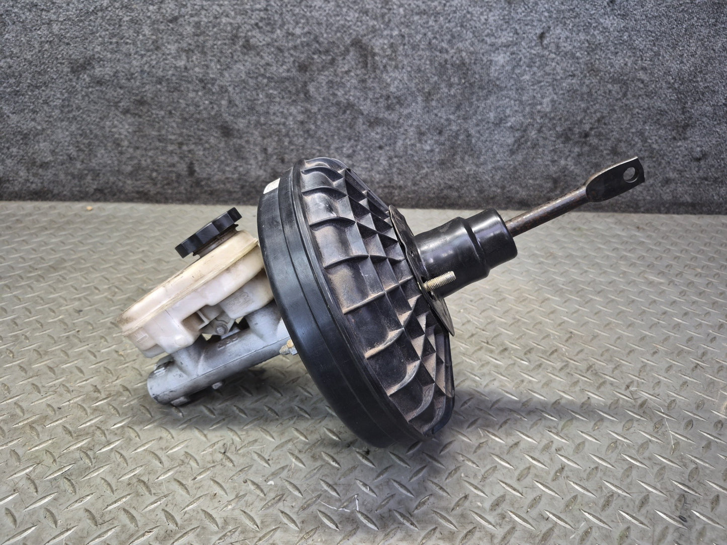 1996 Chevrolet Corvette C4 A/T Brake Master Cylinder Booster Fluid Reservoir OEM