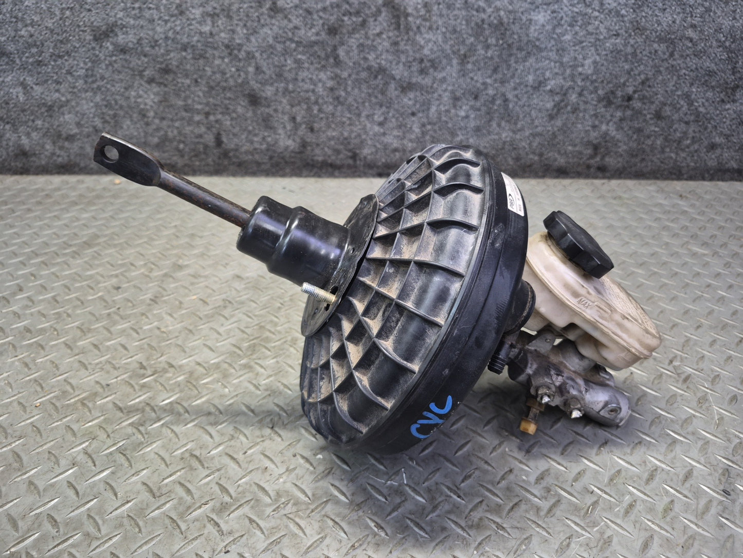 1996 Chevrolet Corvette C4 A/T Brake Master Cylinder Booster Fluid Reservoir OEM