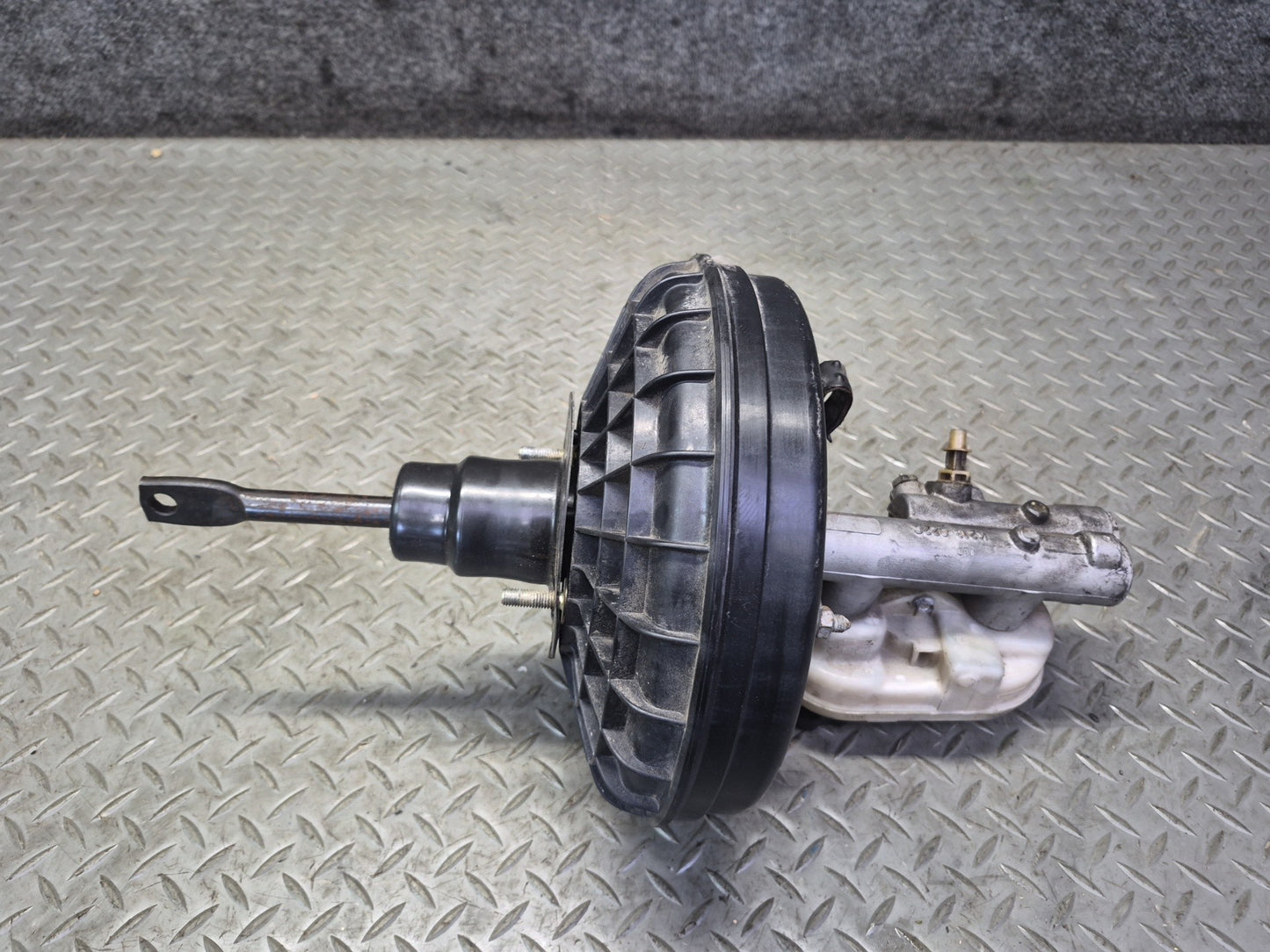 1996 Chevrolet Corvette C4 A/T Brake Master Cylinder Booster Fluid Reservoir OEM