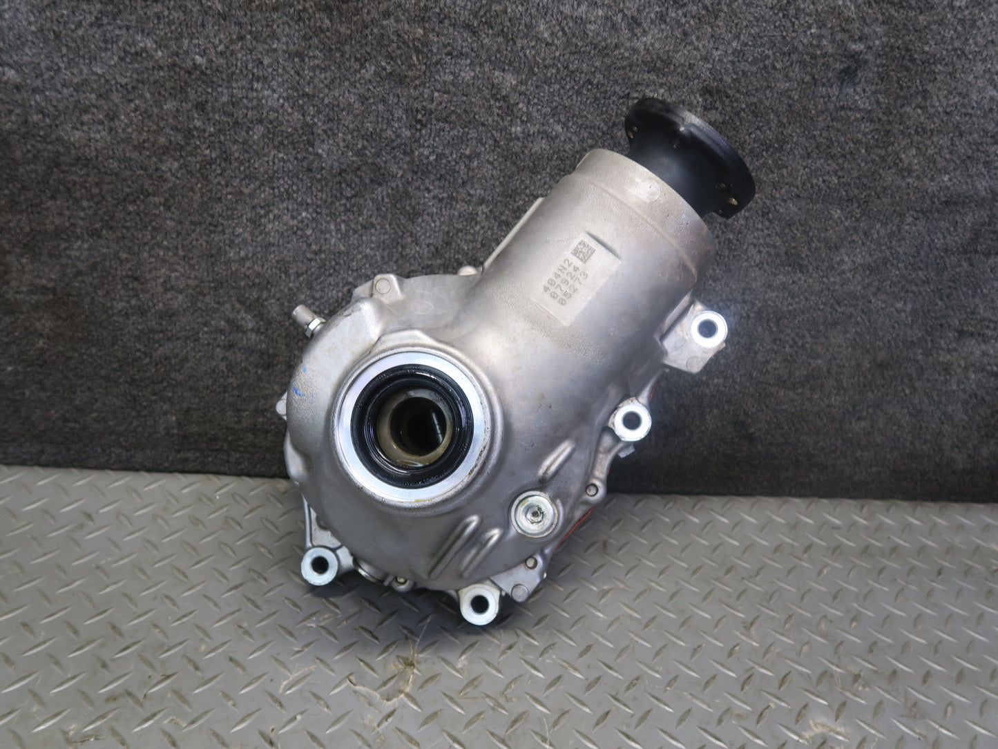 08-16 Lexus UVF46L LS600h AWD Front Axle Differential Carrier 3.916 Ratio OEM