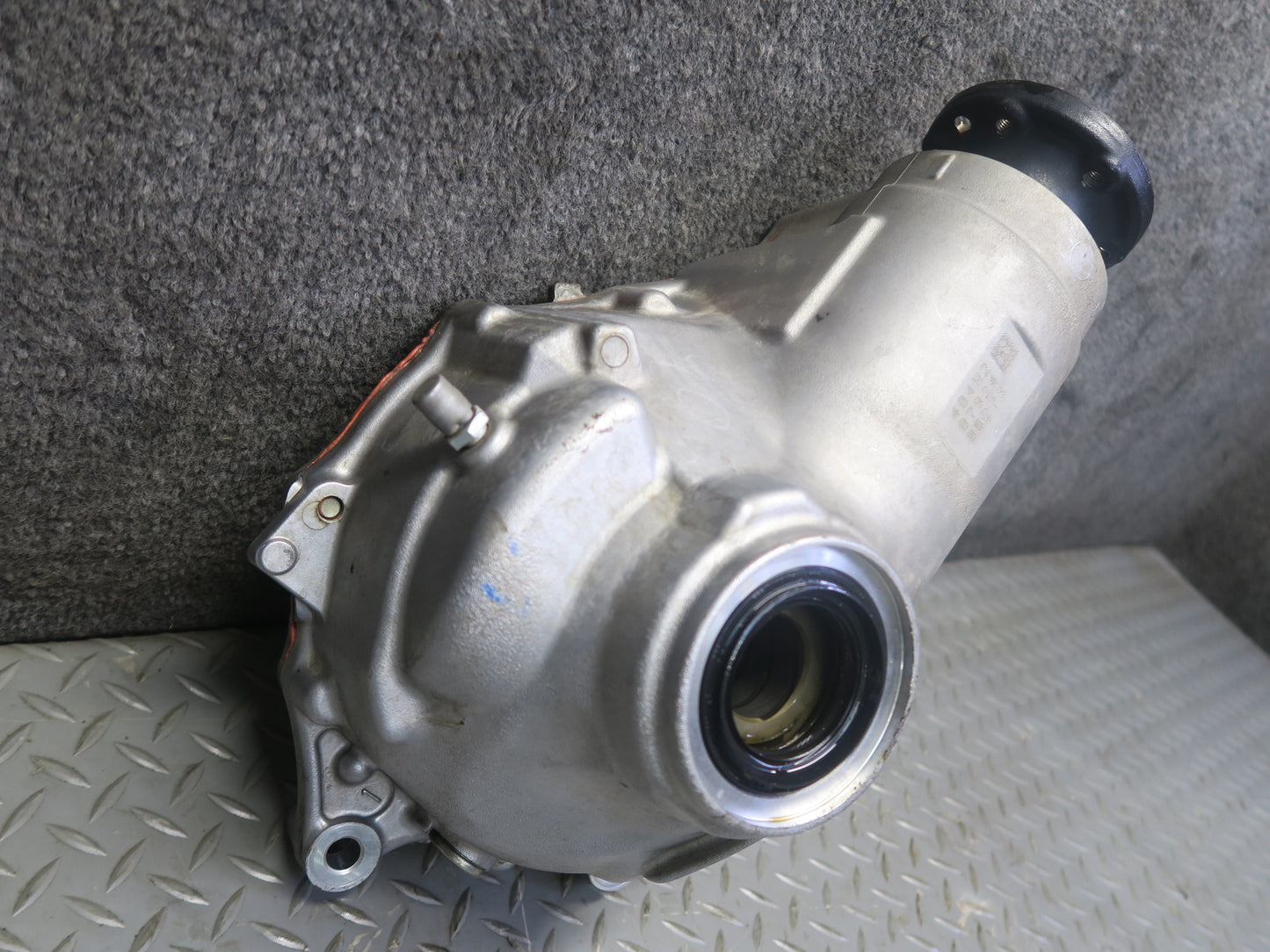 08-16 Lexus UVF46L LS600h AWD Front Axle Differential Carrier 3.916 Ratio OEM