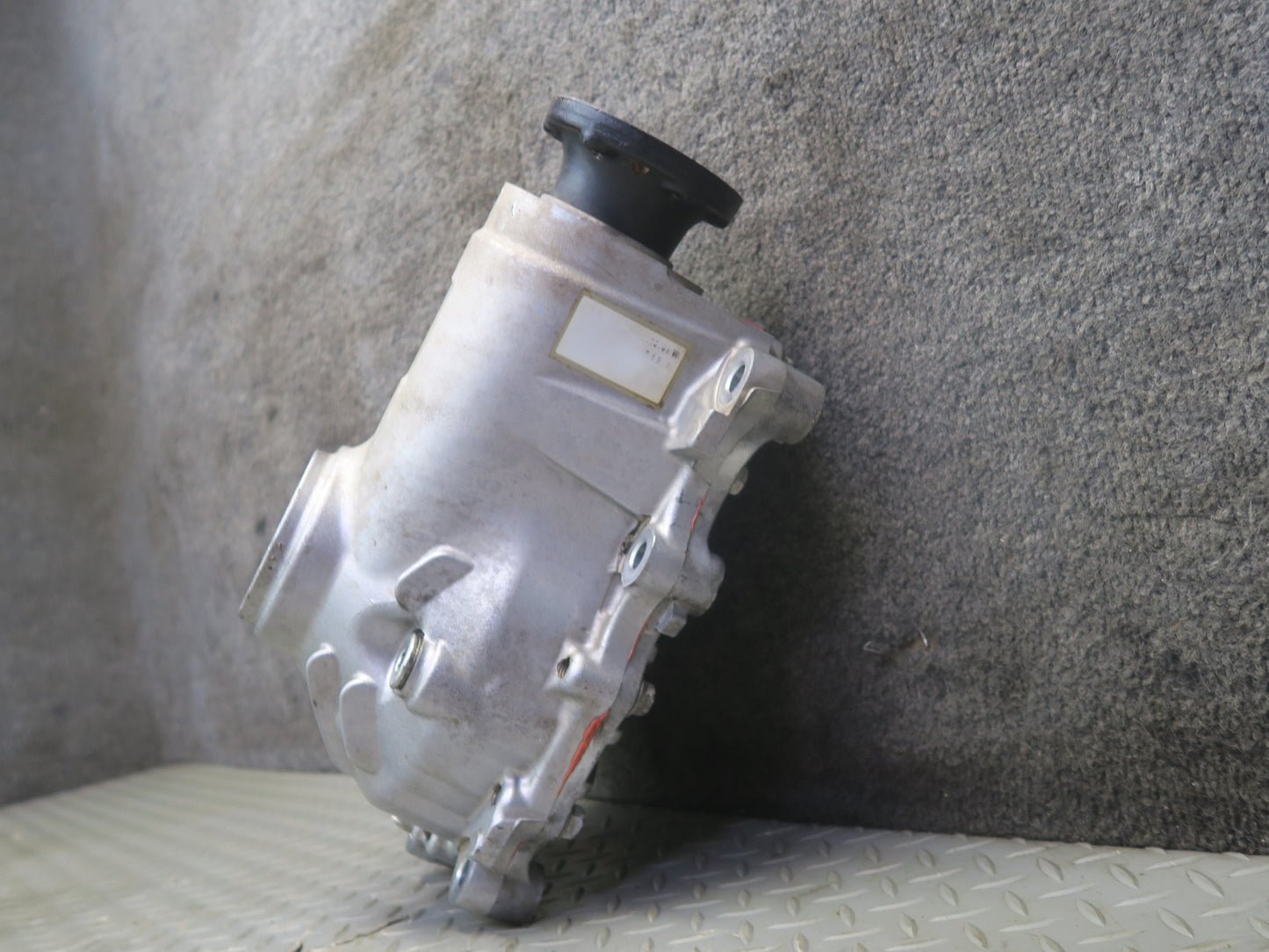 08-16 Lexus UVF46L LS600h AWD Front Axle Differential Carrier 3.916 Ratio OEM