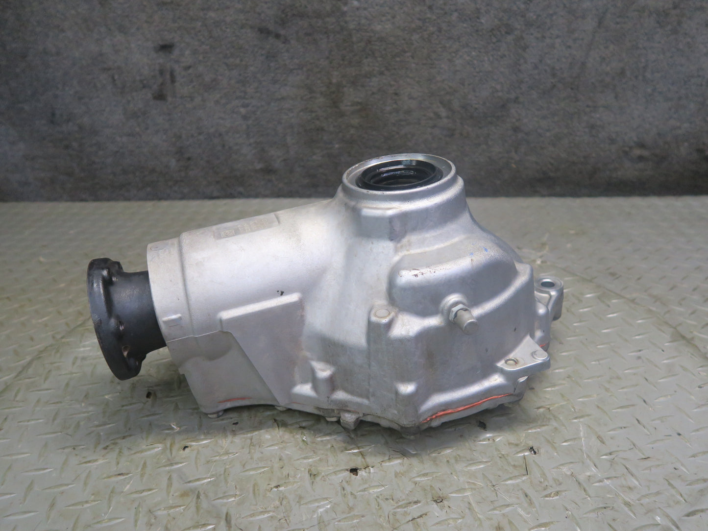 08-16 Lexus UVF46L LS600h AWD Front Axle Differential Carrier 3.916 Ratio OEM